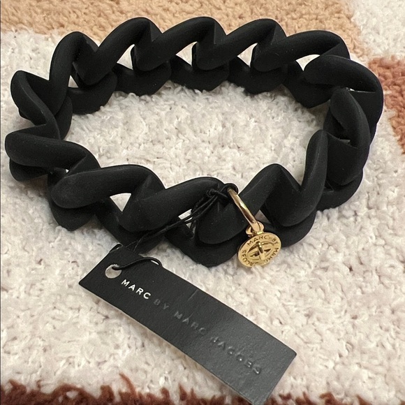Marc by Marc Jacobs Gold Turnlock Black Chubby Link Stretch Bracelet - Picture 1 of 4